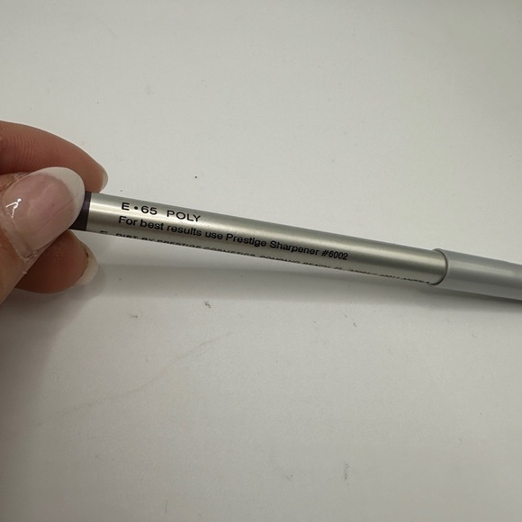 Prestige Eyeliner – Poly ✨🖊️ - Picture 2 of 6